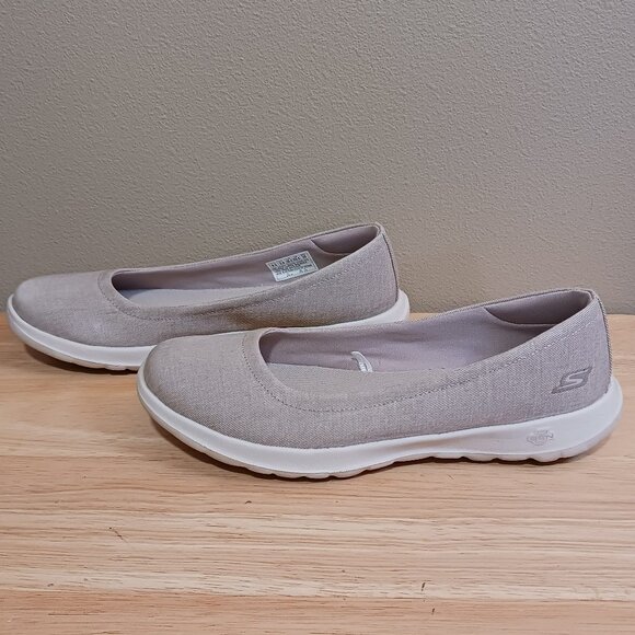 Skechers Shoes - Skechers GOGA Max GOwalk Lite Women's Ballet Flat Sneaker Size 6.5